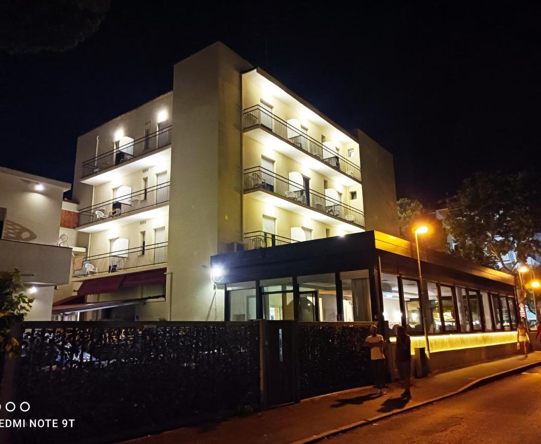 Hotel Garisenda B&B - In Centro A Riccione - Bagian luar foto