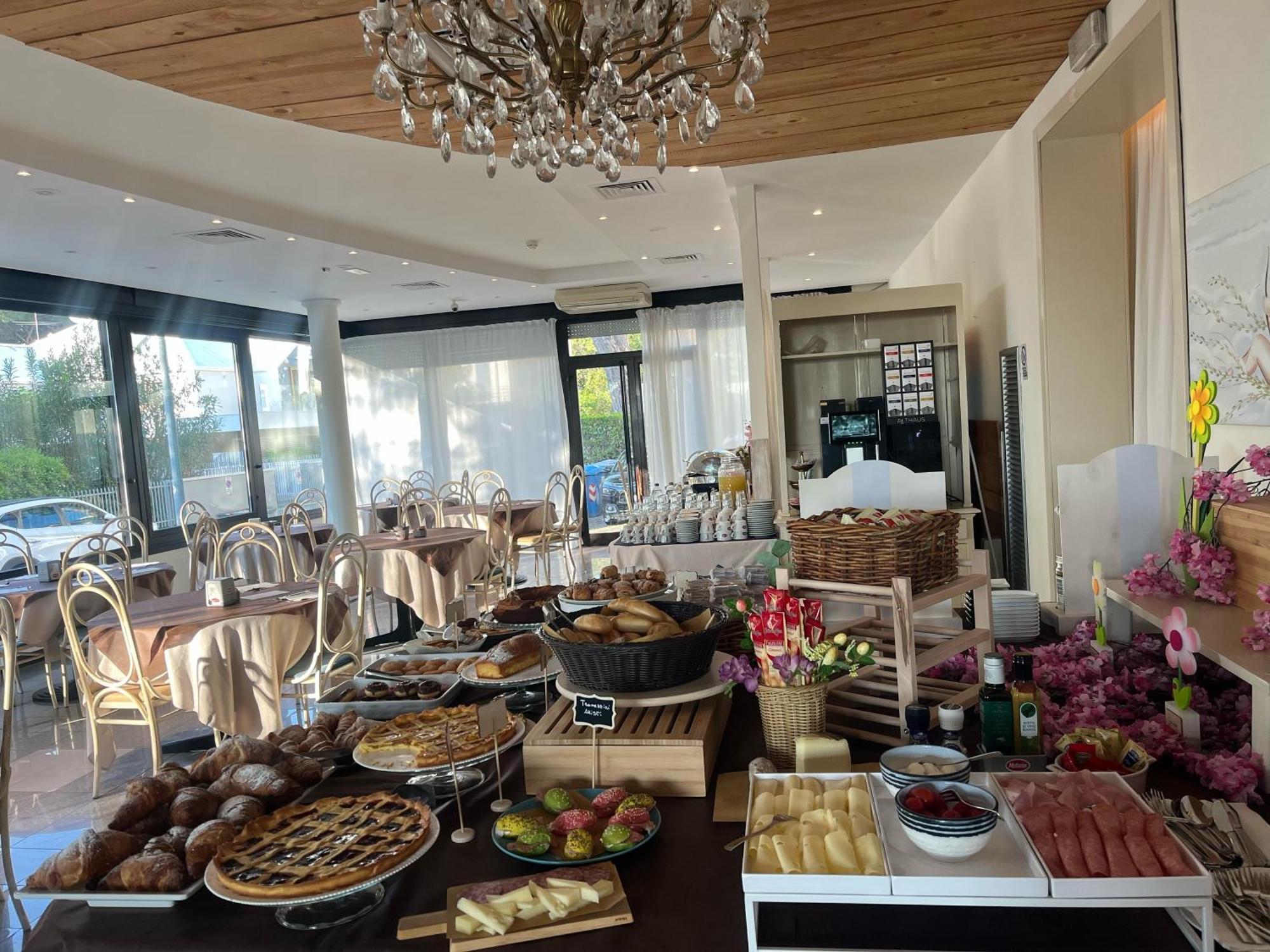 Hotel Garisenda B&B - In Centro A Riccione - Bagian luar foto