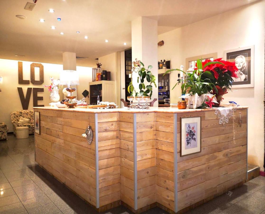 Hotel Garisenda B&B - In Centro A Riccione - Bagian luar foto