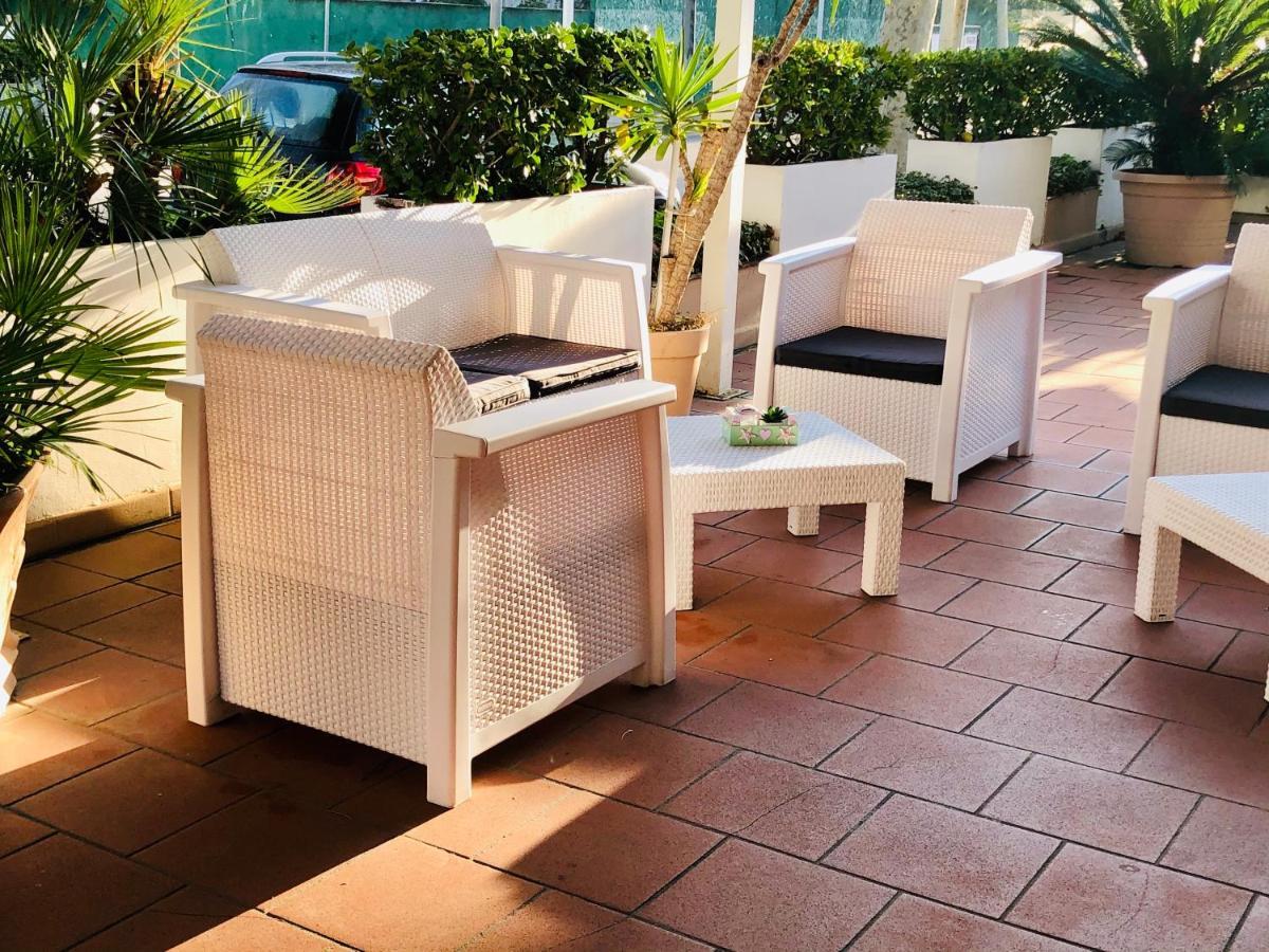 Hotel Garisenda B&B - In Centro A Riccione - Bagian luar foto