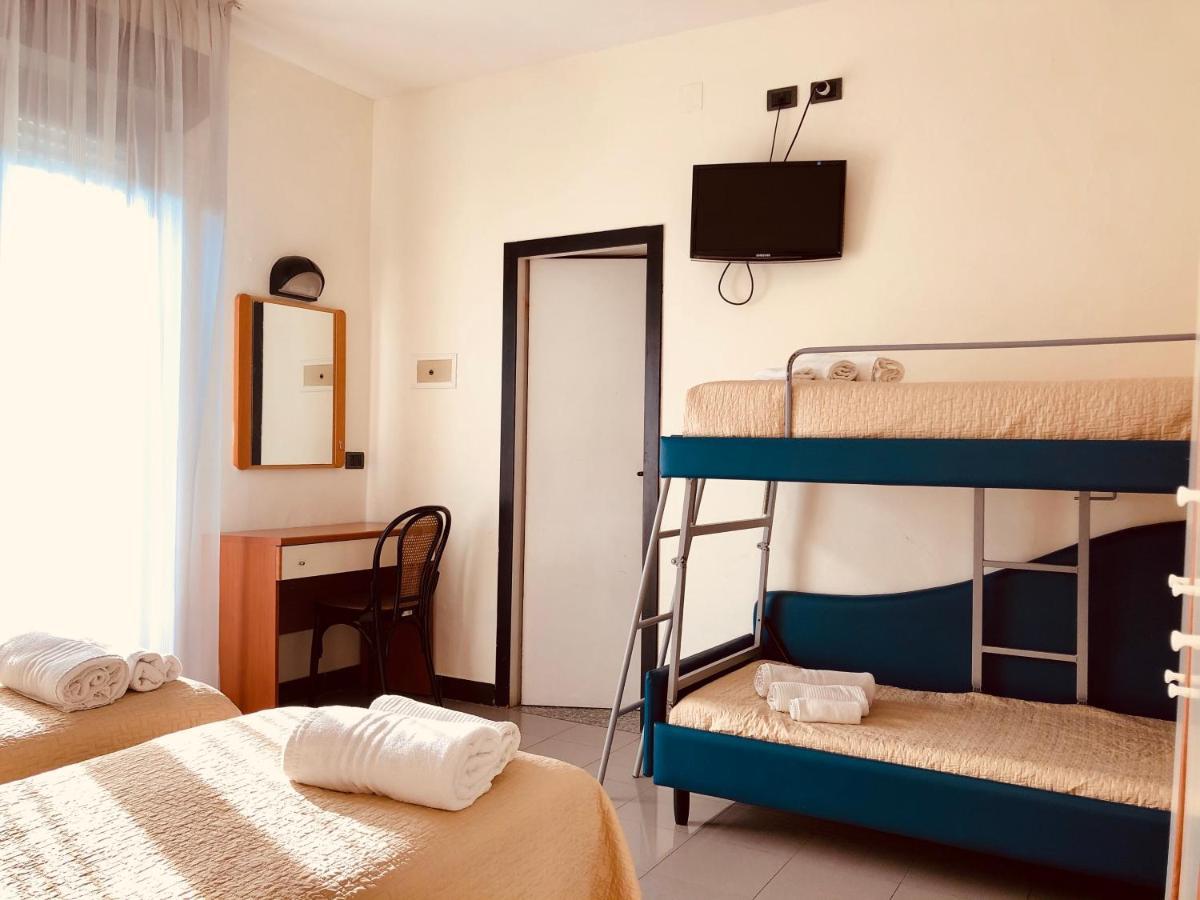 Hotel Garisenda B&B - In Centro A Riccione - Bagian luar foto