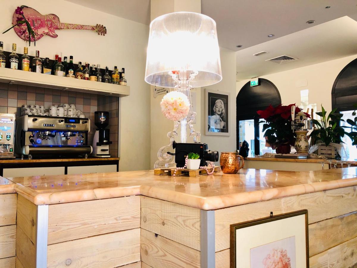 Hotel Garisenda B&B - In Centro A Riccione - Bagian luar foto
